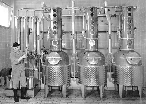 neu gebaute Brennerei der GVS Weinkellerei in Schaffhausen, Herblingen