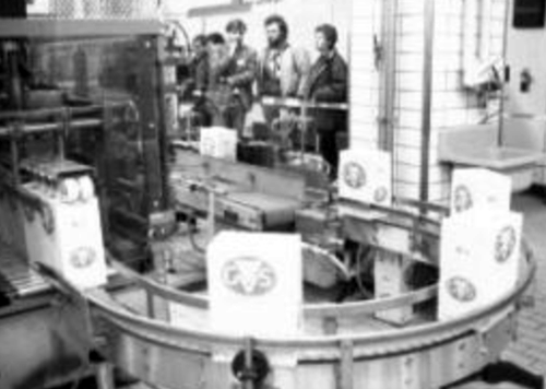 neue Flaschenreinigungs- und Weinabfüllanlage in der GVS Weinkellerei in Herblingen